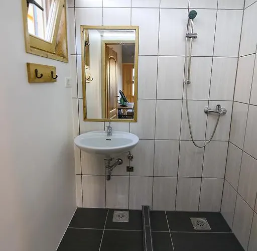 Holiday home Pri Kamnu *